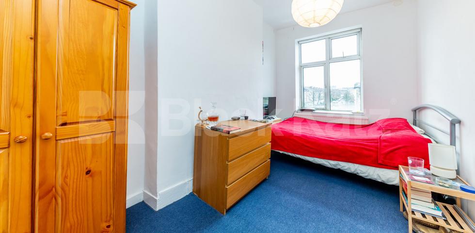 			VIDEO VIEWING AVAILABLE!, 4 Bedroom, 1 bath, 1 reception Flat			 Hornsey Road, HOLLOWAY